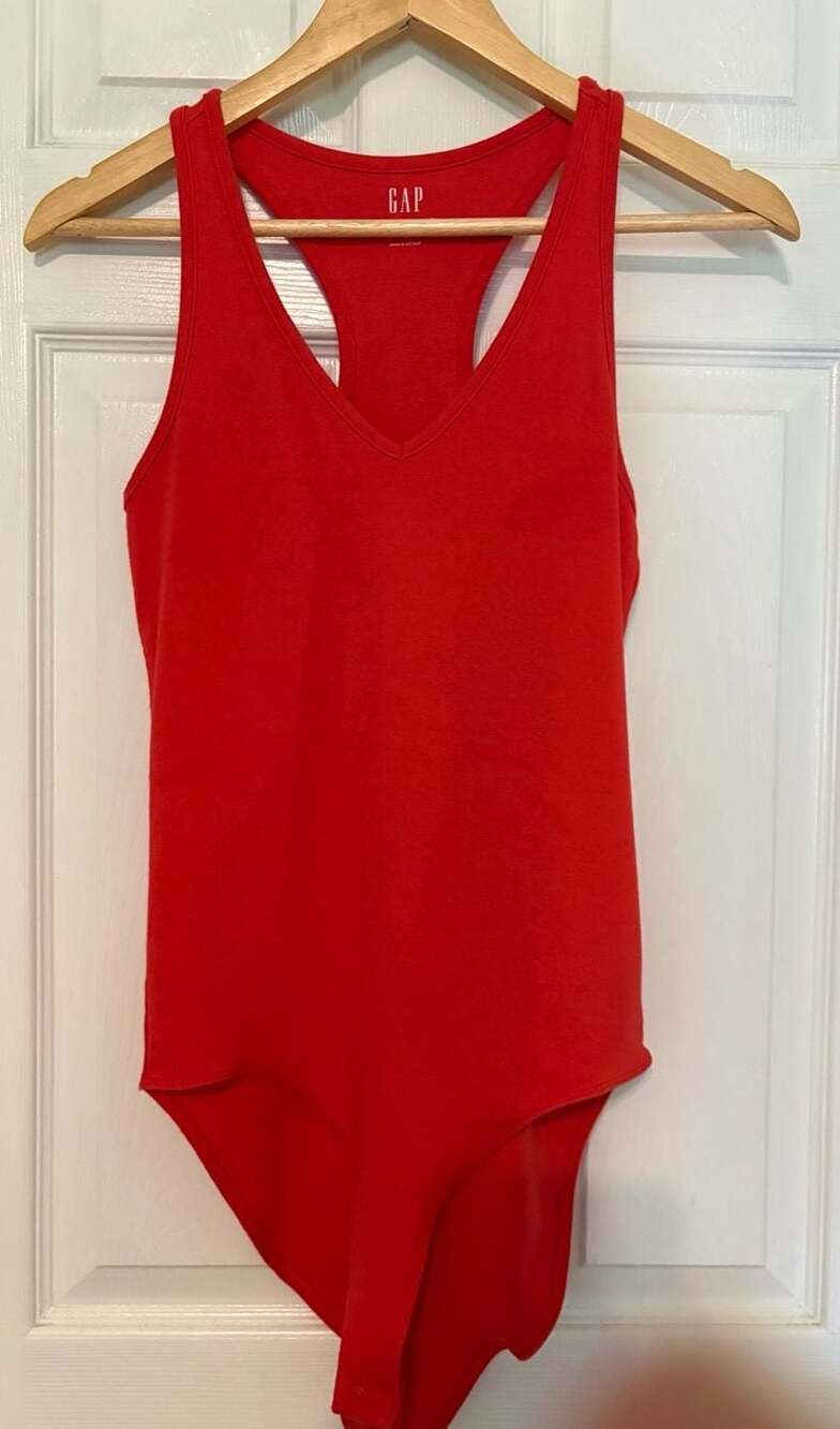 EUC Gap Modern Bodysuit V-Neck Tank Red, medium
